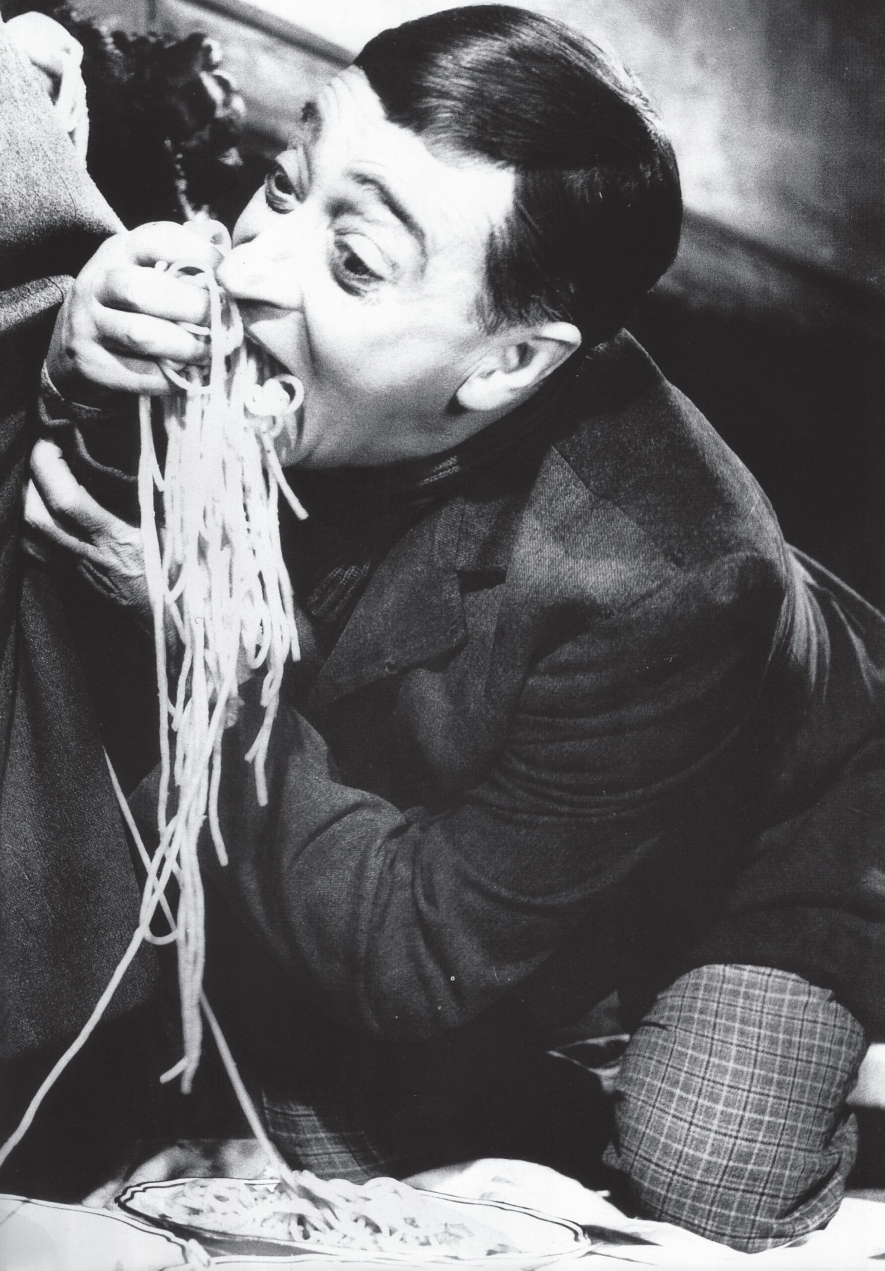 馬力歐．馬東納電 影作品《貧窮與尊 貴》中的角色托托 （一九五四年）。
